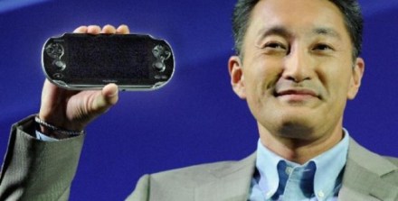 kazuo-hirai-holding-ps-vita-640x325